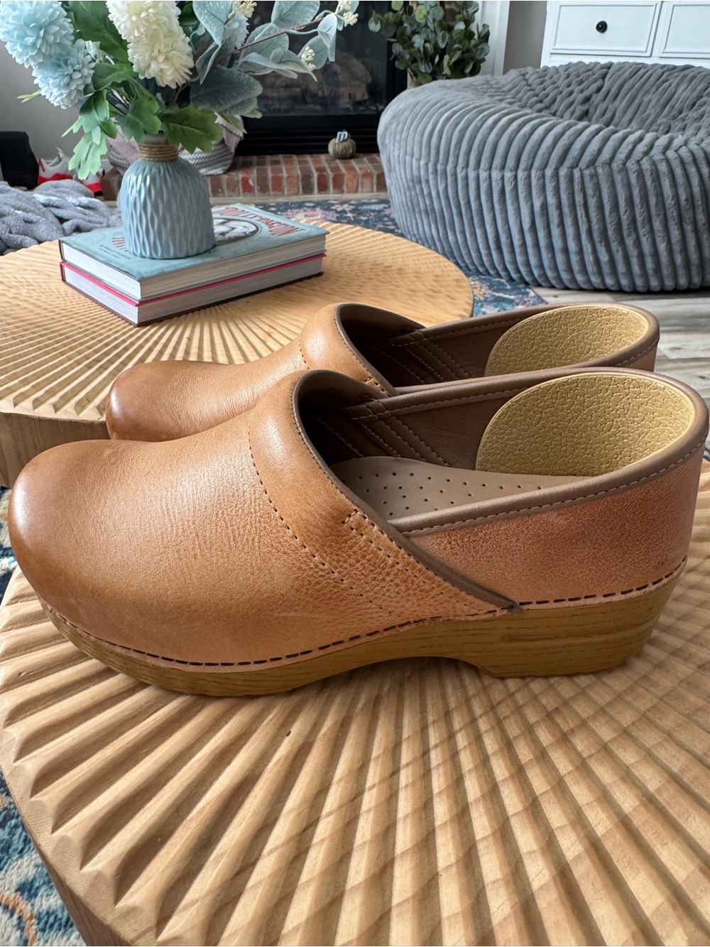 Dansko Professional Clogs honey brown distressed leather finish size 40W - Picture 15 of 15